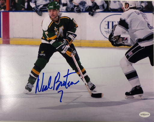 Autographed Jim Craig (Minnesota North Stars) Photo - 1980